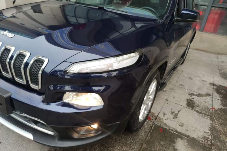 Used  Cherokee 2017 2.0L Superior Edition