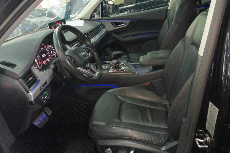 Used Audi Q7 2018 40 TFSI Comfort Model
