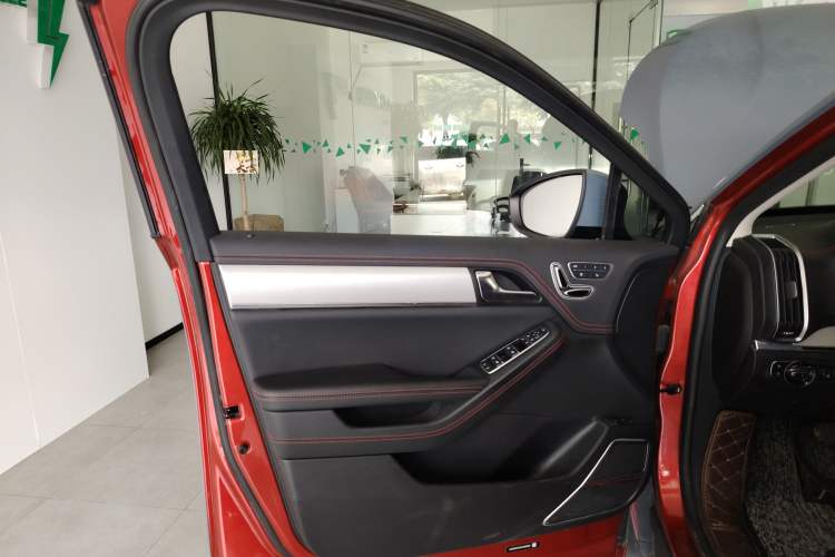 Used BYD Tang New Energy 2018 DM 2.0T All-Wheel Drive Smart Connect Elite 7-Seater China V Emission Standard
