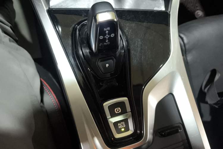 Used Lynk & Co 01 2019 2.0T Two-Wheel Drive Zhaopu Version China VI Standard
