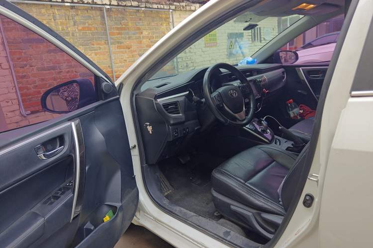 Used Toyota Corolla 2016 Dual-Engine 1.8L E-CVT Elite Edition