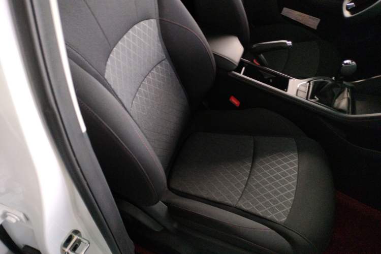 Used Roewe i5 2023 1.5L Manual Comfort Edition