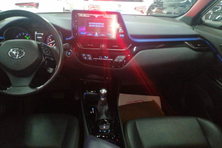 Used Toyota C-HR 2018 2.0L Luxury Sunroof Version China VI Standard
