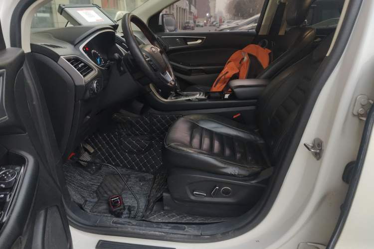 Used Ford Edge 2015 2.0T GTDi Two-Wheel-Drive Platinum Edition
