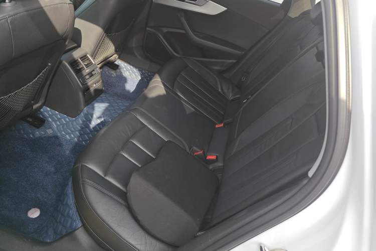 Used Audi A4L 2018 30th Anniversary Edition 40 TFSI Fashion Model
