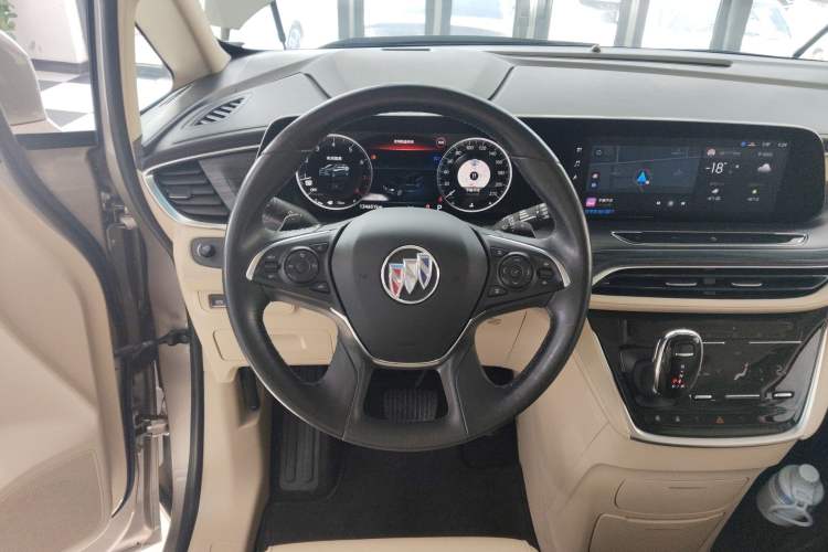 Used Buick GL8 2022 ES Landtrek 653T Luxury Edition