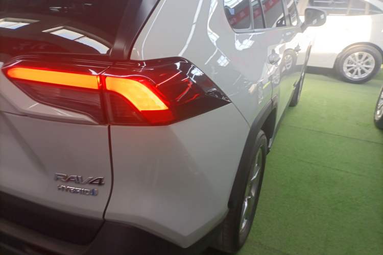 Used Toyota RAV4 2020 Dual-Engine 2.5L E-CVT Two-Wheel Drive Elite Edition