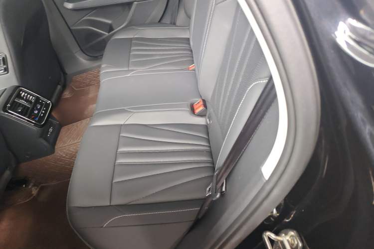 Used Volkswagen Passat 2025 Premium Version 380TSI Dragon Edition
