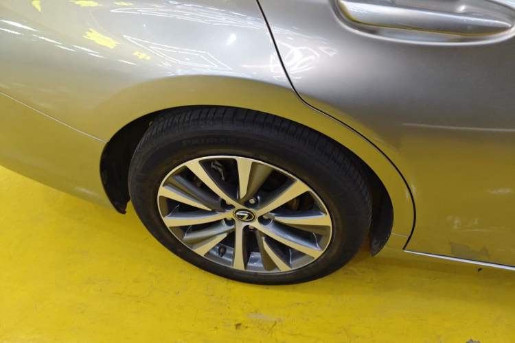 Used Lexus ES 2020 300h Premier Edition
