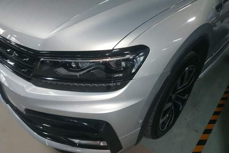 Used Volkswagen Tiguan L 2019 330TSI Automatic Two-Wheel Drive R-Line Flagship Model China VI Standard