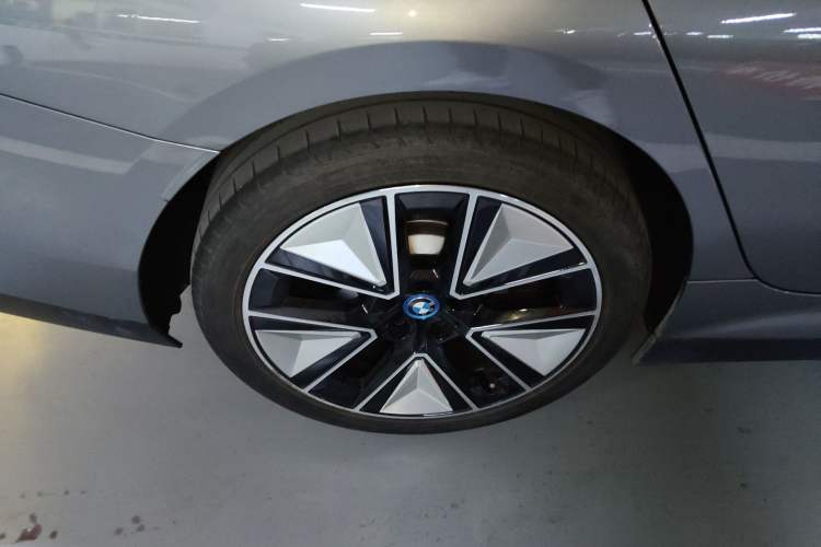Used BMW i3 2023 eDrive 40 L Midnight Sports Package
