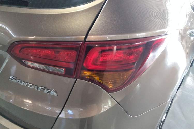 Used Hyundai Santa Fe 2017 2.0T Automatic Two-Wheel Drive Smart Version 7 Seats
