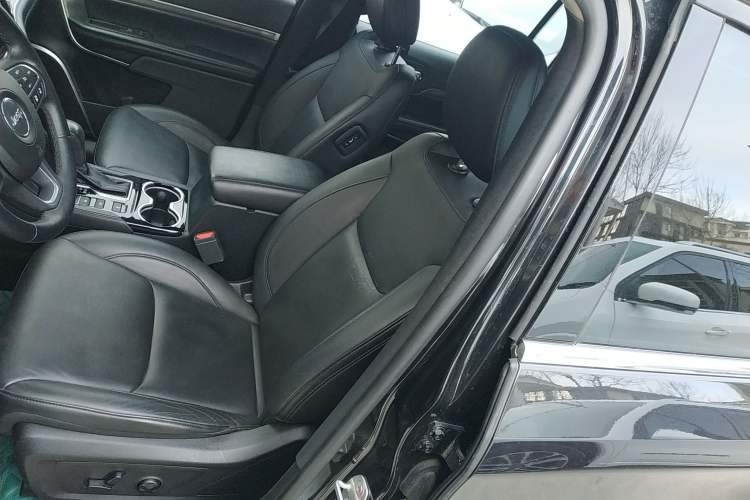 Used  Grand Commander 2018 2.0T Four-Wheel Drive Prestige Edition China V
