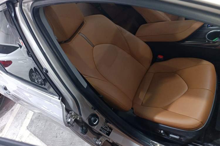 Used Toyota Camry 2019 Revised Version 2.0G Luxury Edition
