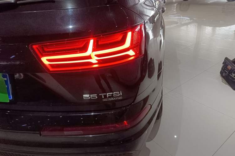 Used Audi Q7 2018 40 TFSI Comfort Model
