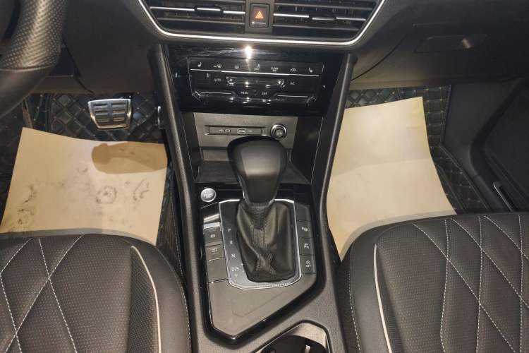 Used Volkswagen Tiguan L 2023 330TSI Automatic Two-Wheel Drive R-Line Enjoyment Edition
