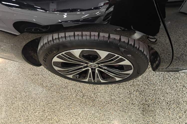 Used Mercedes-Benz E-Class 2025 Facelift E 300 L Luxury Edition
