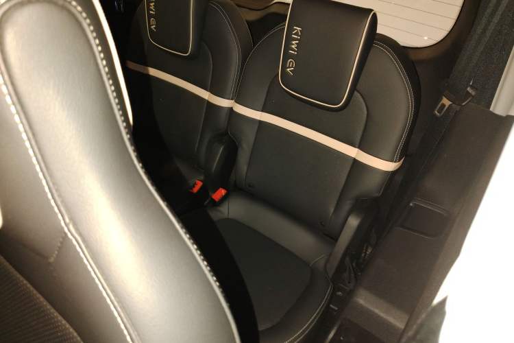 Used Baojun KiWi EV 2021 Artist Model Lithium Iron Phosphate
