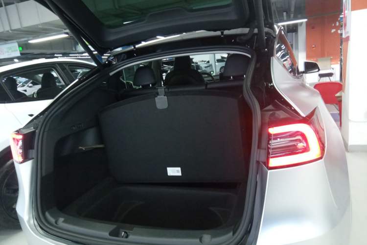 Used Tesla Model Y 2023 Rear-Wheel-Drive Version
