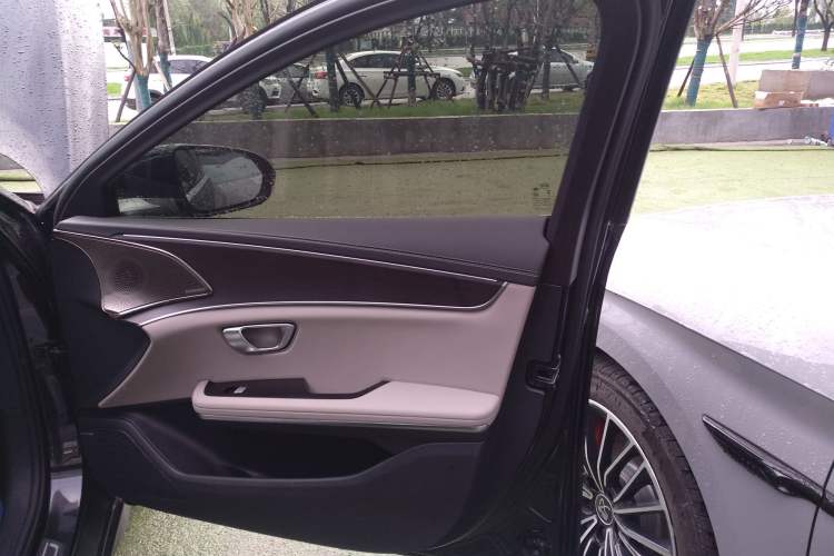 Used BYD Han 2025 DM-i Intelligent Driving Edition 125KM LiDAR Flagship Model
