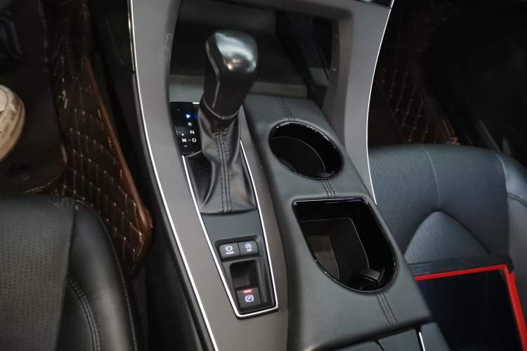 Used Toyota Avalon 2019 2.0L Luxury Edition China VI Standard