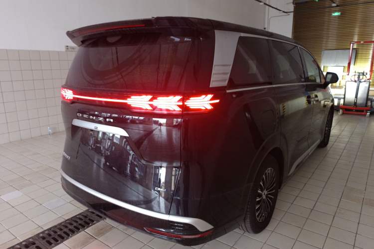 Used Denza D9 2024 DM-i 1050 Luxury Model