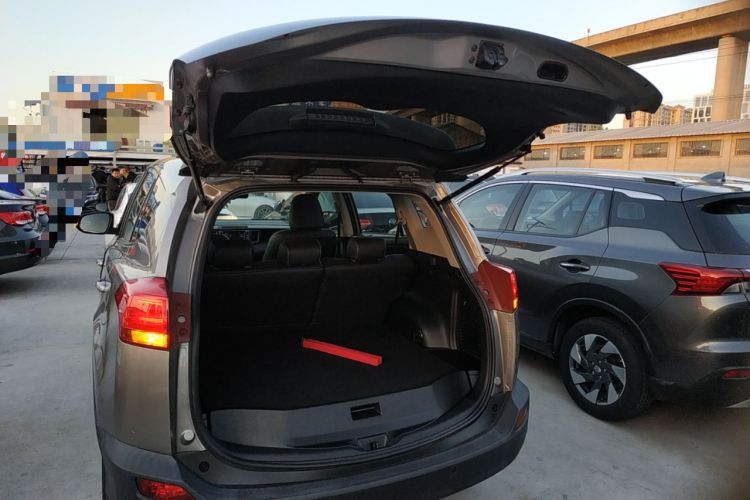 Used Toyota RAV4 2015 2.0L CVT Two-Wheel Drive Fashion Edition
