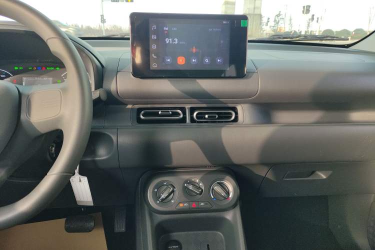 Used Wuling Hongguang New Energy 2025 Extended-Range Hybrid 50 km Standard Version
