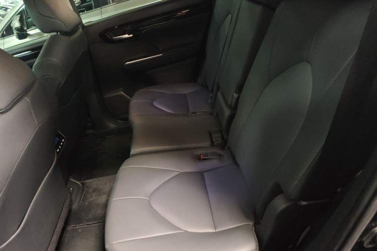 Used Toyota Highlander 2023 2.5L Smart Electric Hybrid Dual-Motor All-Wheel-Drive Luxury 7-Seater
