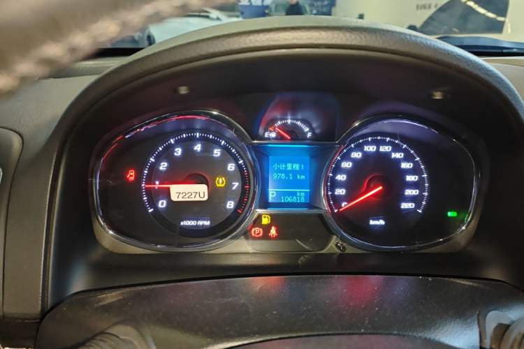 Used Chevrolet Captiva 2015 2.4L 4x4 Flagship Edition 7-Seater
