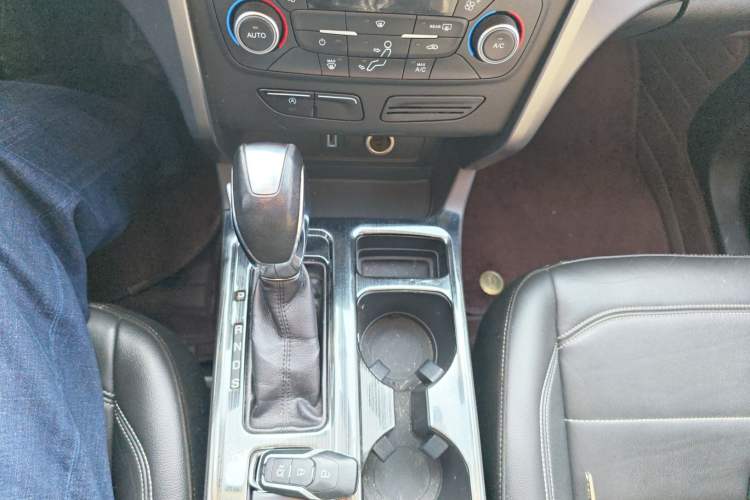 Used Ford Kuga 2018 EcoBoost 180 Two-Wheel-Drive Platinum Edition
