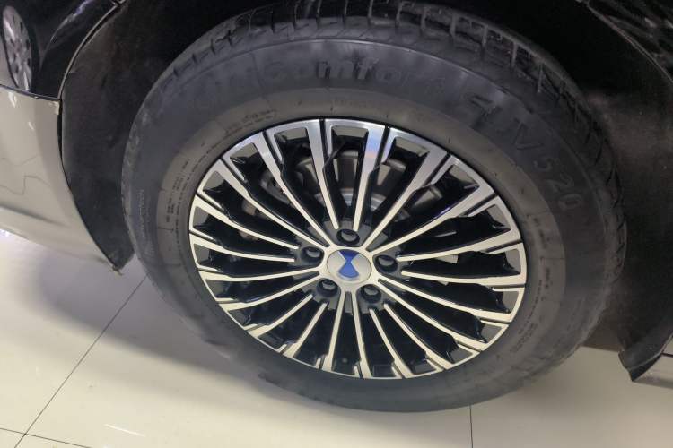 Used Denza D9 2022 DM-i 1040 Prestige Model
