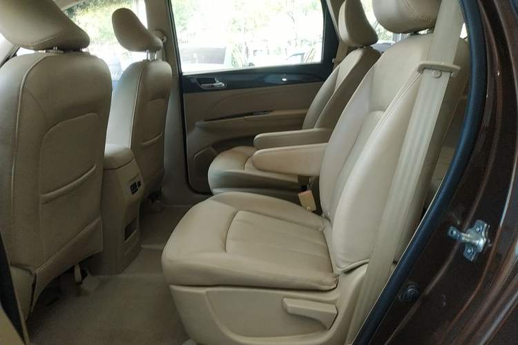 Used Baojun 730 2016 1.5T Manual Comfort Version 7 Seats