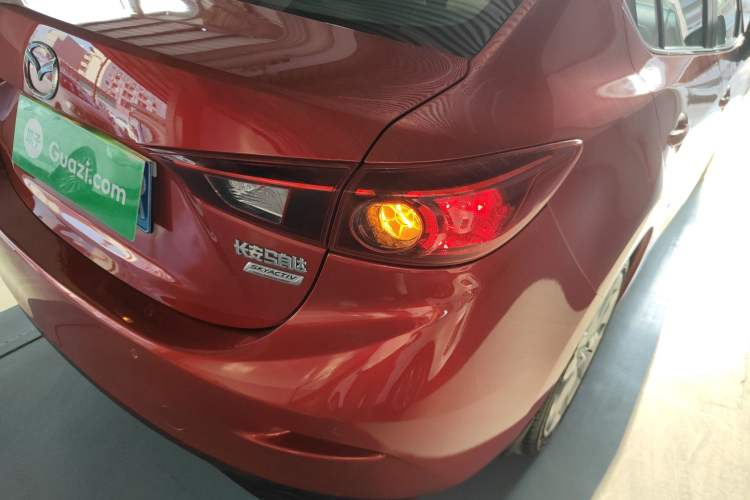 Used Mazda Mazda 3 Axela 2014 Sedan 2.0L Automatic Sport Model