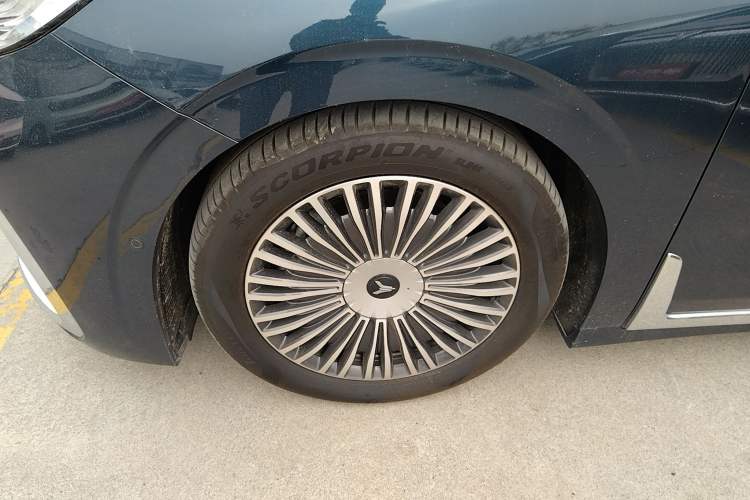 Used VOYAH Dream 2025 PHEV Four-Wheel-Drive Flagship Kunpeng Edition
