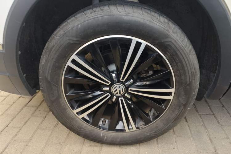 Used Volkswagen Tiguan L 2020 330TSI Automatic Two-Wheel Drive Panoramic Comfort Edition China VI Standard
