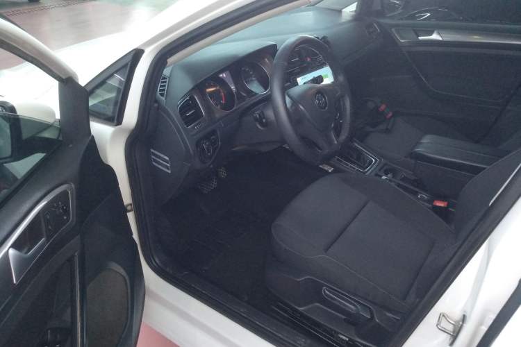 Used Volkswagen Golf 2015 1.6L Automatic Fashion Model