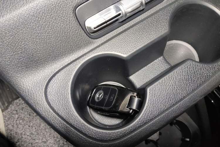 Used Mercedes-Benz Vito 2024 2.0T Business Version 7 Seats