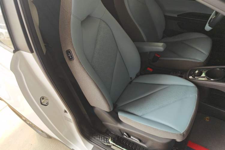 Used Chery Little Ant 2022 Revised Version Sweet Pink Edition Half-Sugar Version Lithium Iron Phosphate 30.7 kWh 30 kW 301 km