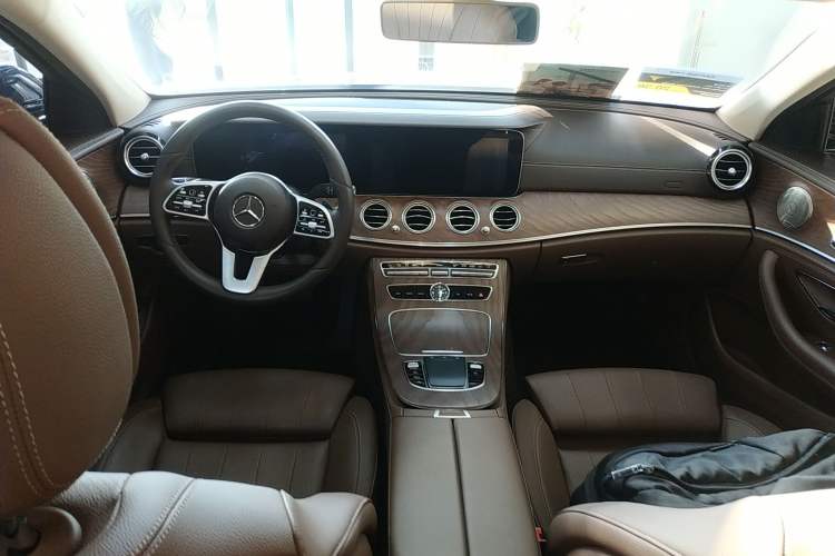 Used Mercedes-Benz E-Class 2019 E 260 L
