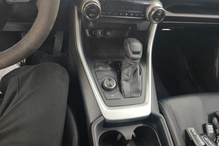 Used Toyota Wildlander 2020 Dual-Motor 2.5L E-CVT Four-Wheel Drive Luxury Edition