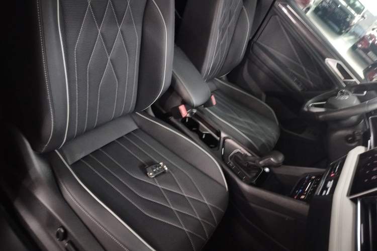 Used Volkswagen Tiguan L 2023 Revised Version 330TSI Automatic Two-Wheel Drive Smart Enjoyment Edition