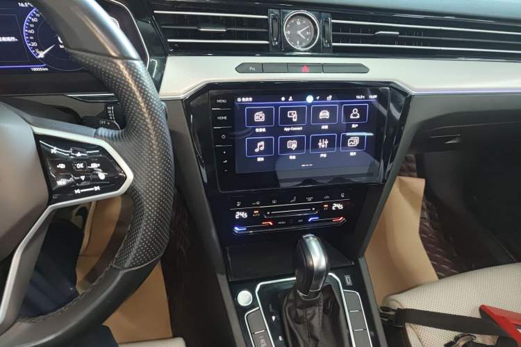 Used Volkswagen Magotan 2025 Revised Version Zhongxiang Edition 330TSI DSG Luxury Trim
