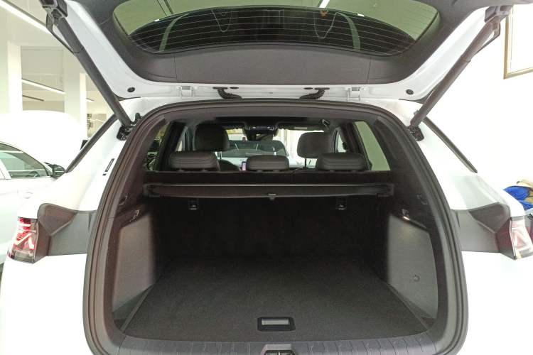 Used BYD Song L DM-i 2025 Intelligent Driving Version 160 km Beyond-Range Type
