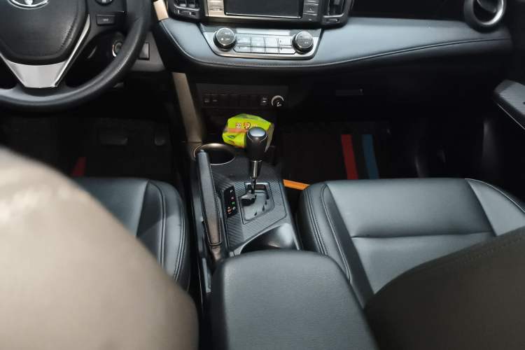 Used Toyota RAV4 2015 2.0L CVT Two-Wheel Drive Fashion Edition
