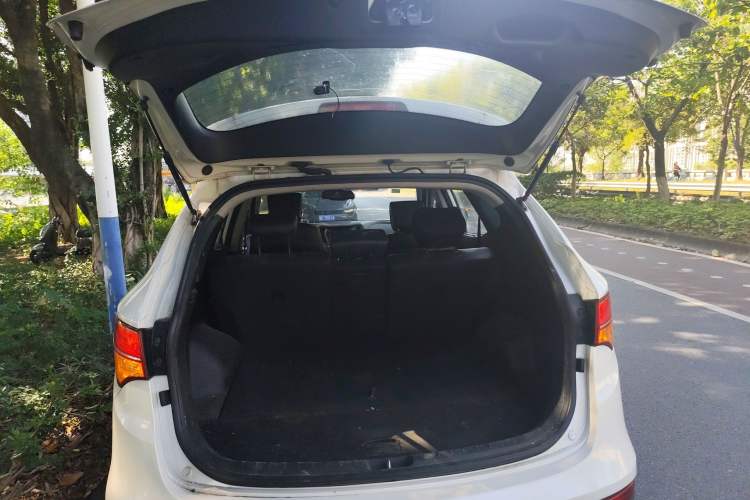 Used Hyundai Santa Fe 2015 2.0T Automatic Two-Wheel Drive Smart Version 5 Seats
