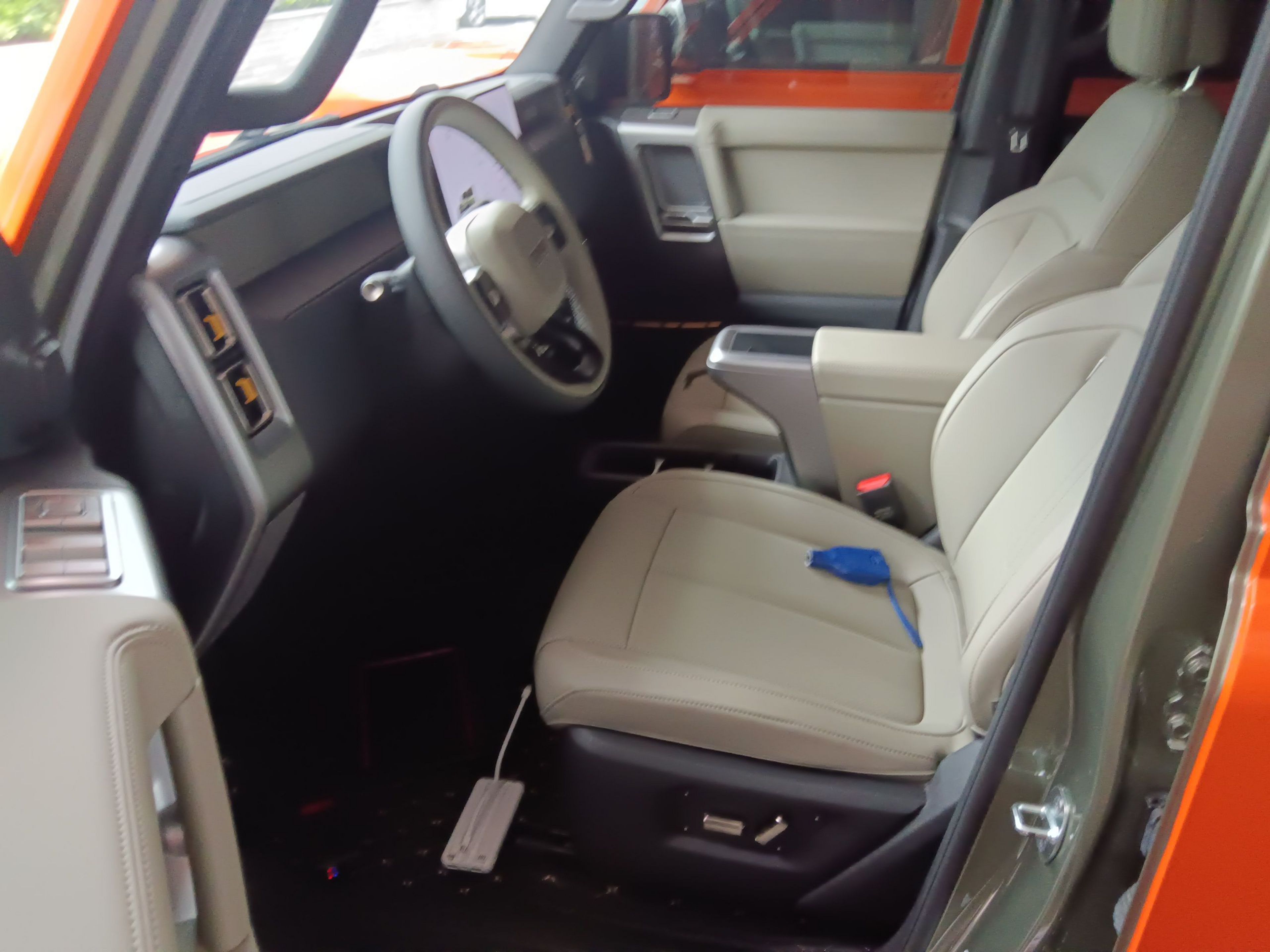 المقاعد الأمامية داخل السيارة