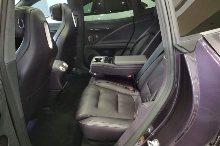 Used  07 2024 Ultra Range-Extended Four-Wheel Drive
