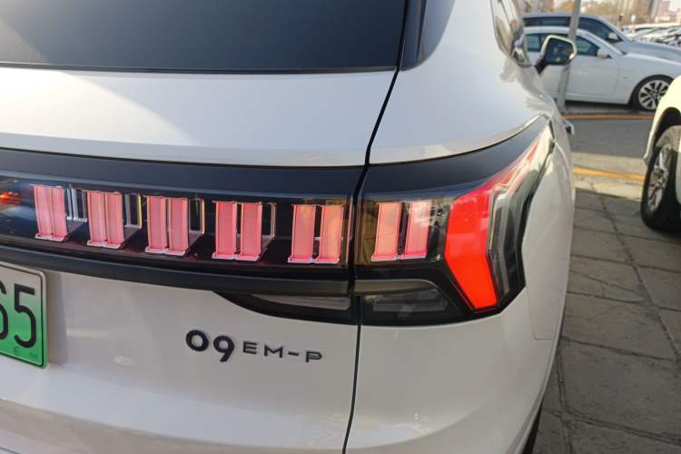 Used Lynk & Co 09 EM-P 2023 2.0TD EM-P Long-Range Version PM 7-Seater
