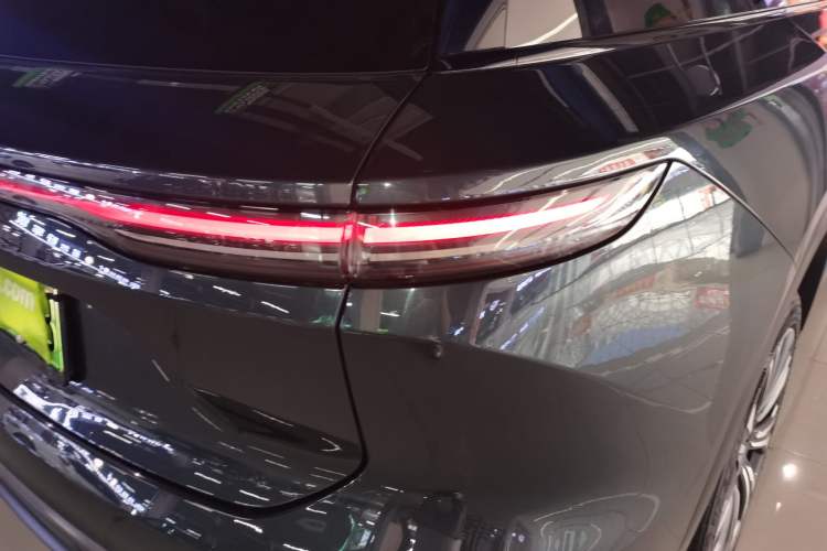 Used Nio ES8 2023 75 kWh Executive Edition
